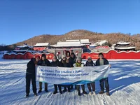 Довольные пациенты после завершения стоматологического тура